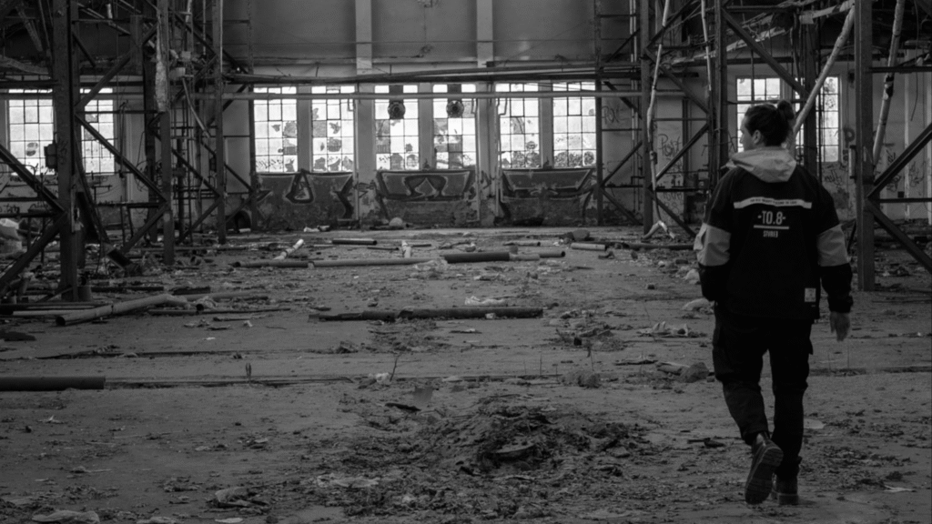 Biography foto reak, 1,1,1 photoaidcom greyscale